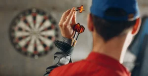 darts-plastmasovyi-dlia-kvartyry-bezpeka-ustanovka-ta-laifkhaky-hry-a742