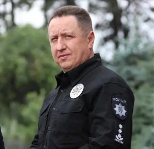Колишній очільник поліції Сумщини Сергій Чиж у чорній формі