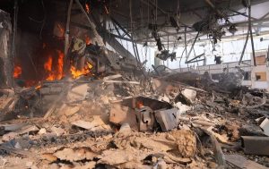 Російський удар КАБами по Запоріжжю: зруйнований пятиповерховий будинок у вогні та завалах, наслідки атаки 19 липня.