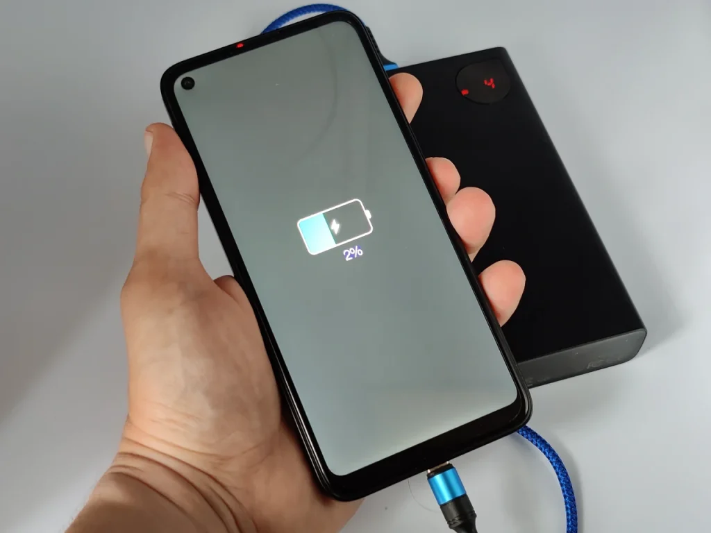 iak-pravylno-zariadzhaty-novyi-telefon-2abc