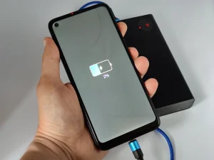 iak-pravylno-zariadzhaty-novyi-telefon-2abc