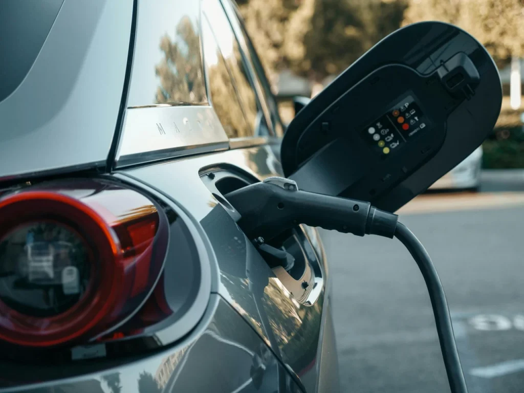 iak-zariadyty-elektromobil-vdoma-povnyi-praktychnyi-hid-4a22