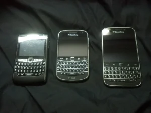 telefon-blekberi-navishcho-ioho-shukaiut-dosi-e40e
