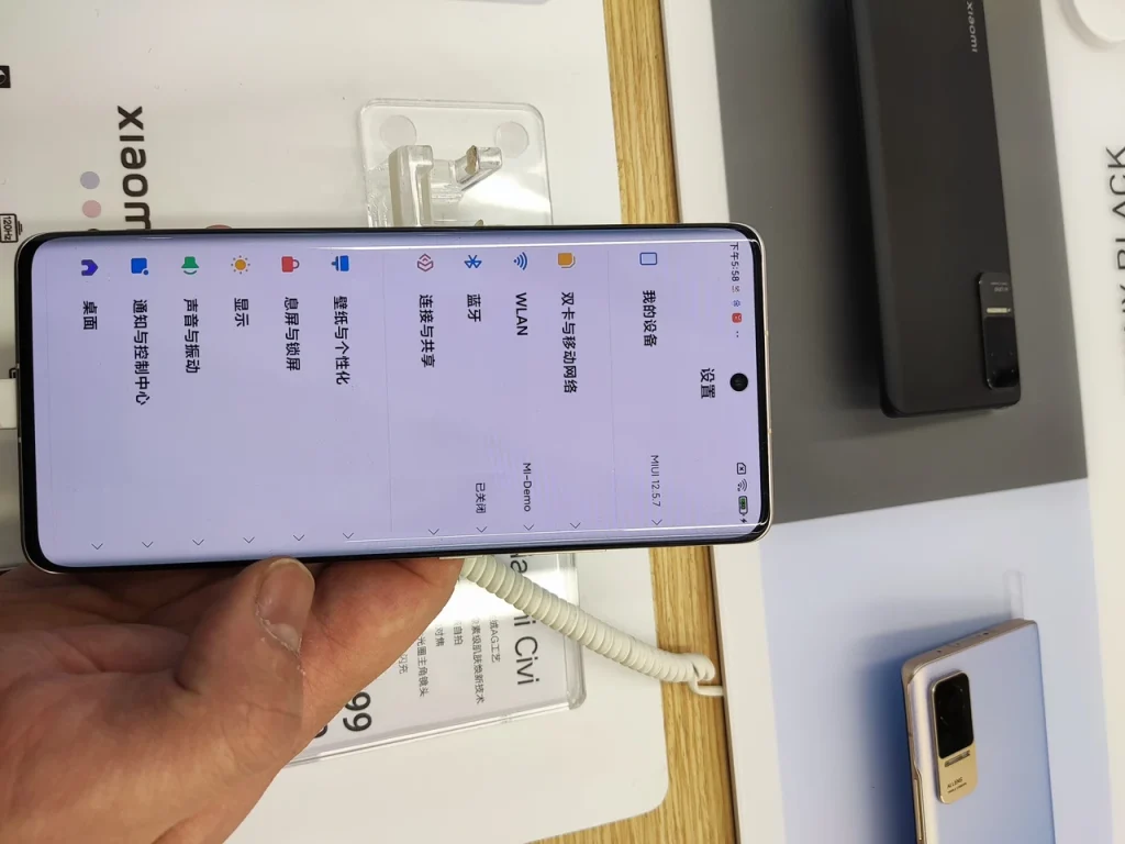 xiaomi-civi-tonka-seriia-iaku-vzhe-zhornuly-49cd