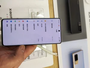 xiaomi-civi-tonka-seriia-iaku-vzhe-zhornuly-49cd